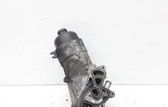 Citroen C3 Picasso Oil filter mounting bracket
