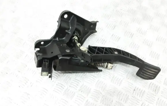 Volvo V70 Clutch pedal 31202183
