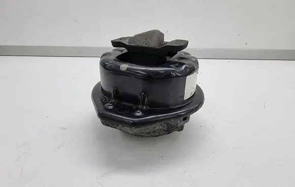 BMW 7 E65 E66 Engine mount bracket