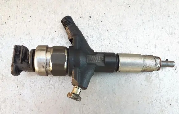 Subaru Outback Fuel injector 16613AA020