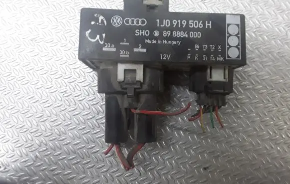 Volkswagen New Beetle Coolant fan relay 1J0919506H