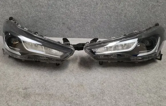 Toyota Corolla Cross Headlights/headlamps set COROLLA-CROSS-SCZ