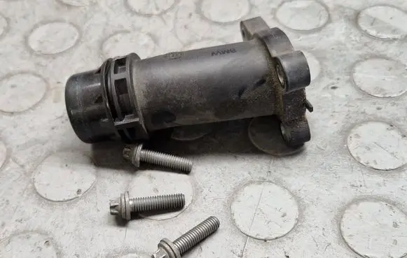 Engine coolant pipe/hose