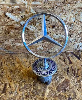 Mercedes-Benz S W220 Manufacturer badge logo/emblem 
