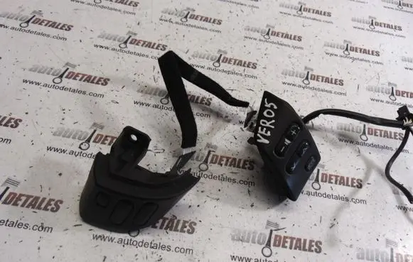 Toyota Corolla Verso AR10 Steering wheel buttons/switches 