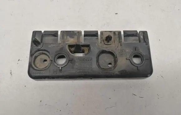Volvo XC90 Fender mounting bracket 31378134