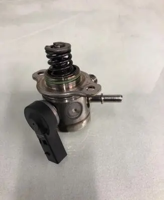 Seat Arona Fuel injection high pressure pump 05e127027g