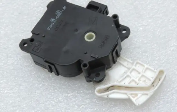 Toyota Avensis T270 Air flap motor/actuator 8710602180