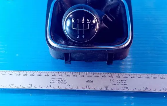 Volkswagen Golf VI Gear lever shifter trim leather/knob 1K0711113CD