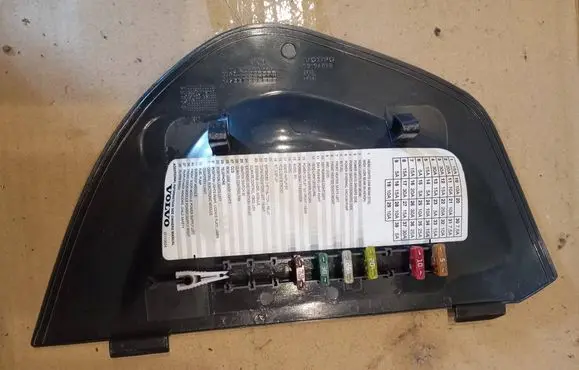 Volvo V70 Dashboard side end trim 09164898 3865