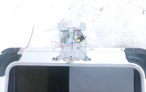 Nissan Almera Tino Sunroof motor/actuator 