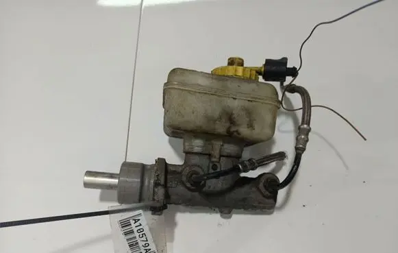 Volkswagen Golf IV Master brake cylinder L481402