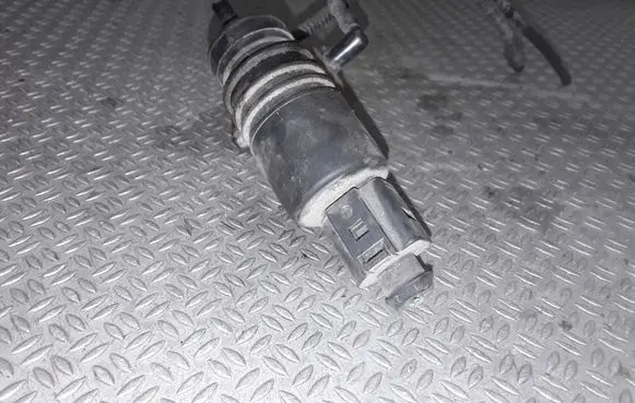 Volkswagen Golf IV Windscreen/windshield washer pump 1J0973722