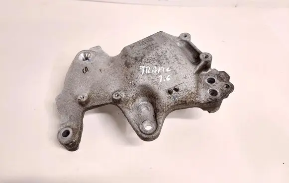 Engine mounting bracket