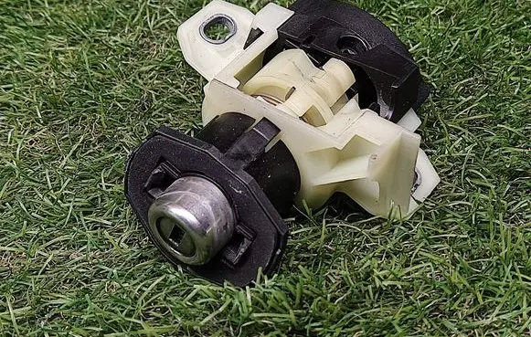 BMW 1 E82 E88 Tailgate exterior lock 7167321 51247167321