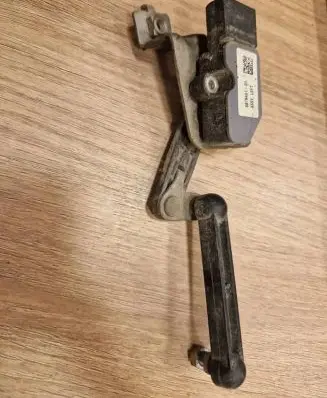 Headlight/headlamp level sensor