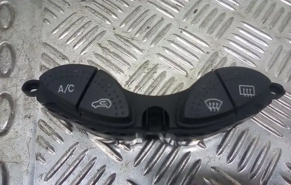 Ford Focus Windscreen/window heater switch 98AG19A945CG