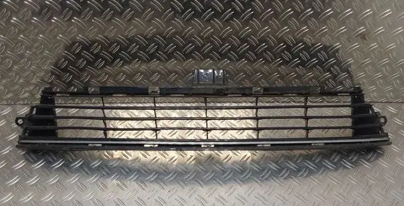 Toyota Auris E180 Front bumper lower grill 5311202670 5311202680
