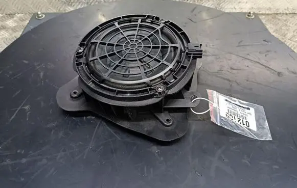 Opel Astra L Subwoofer speaker 9836069680
