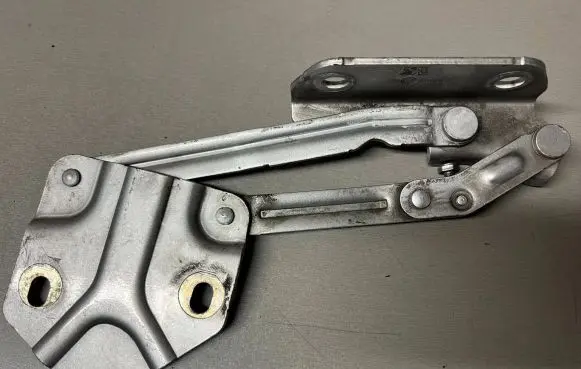 Volkswagen Caddy Engine bonnet/hood hinges 1T0823302E