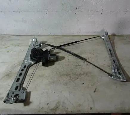 Renault Megane I Front door window regulator with motor 402776D