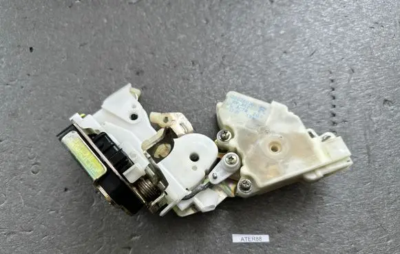 Nissan Terrano Rear door lock 825020F615 8255250J0A