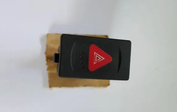 Volkswagen PASSAT B5.5 Hazard light switch 3B0953235B