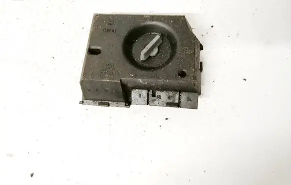 Volkswagen PASSAT B3 Tail light bulb cover holder