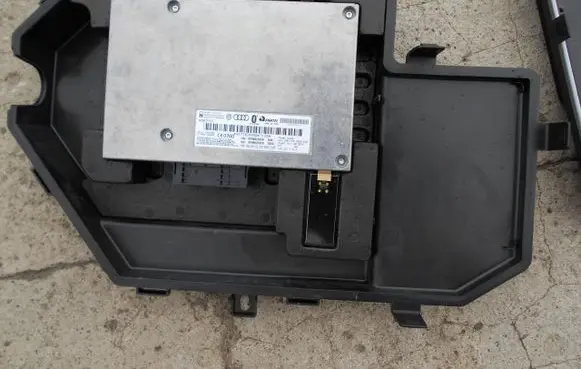 Audi A4 S4 B7 8E 8H Bluetooth control unit module 8P0862335S