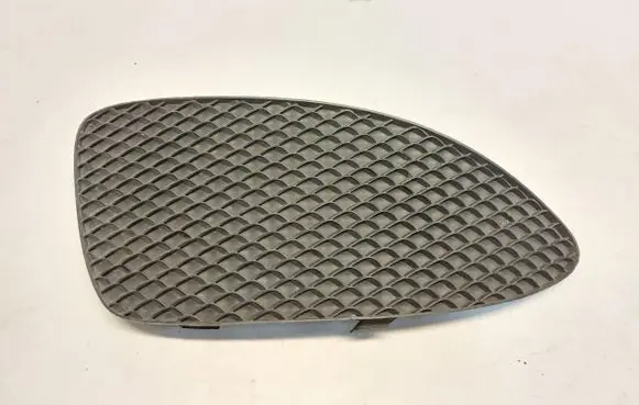 Mercedes-Benz B W246 W242 Front fog light trim/grill A2468852622JLK01