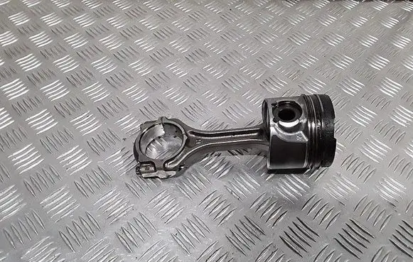 Mitsubishi Outlander Piston with connecting rod 