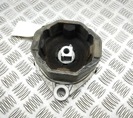 Volvo XC40 Engine mount bracket 31686296