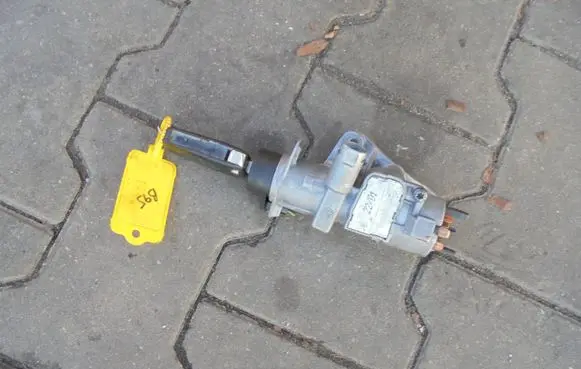 Audi A6 S6 C5 4B Ignition lock 4B0905851B