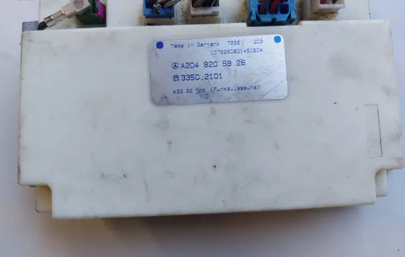 Mercedes-Benz C W204 Keyless (KESSY) go control unit/module A2048205926