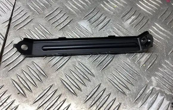 Toyota Sienna XL20 II Fender mounting bracket 53845AE010