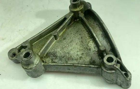Audi Q7 4L A/C compressor mount bracket 06E260835C