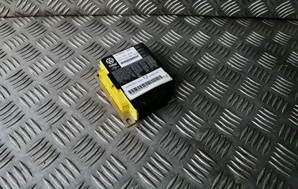 Volkswagen PASSAT B6 Airbag control unit/module 3C0909605M
