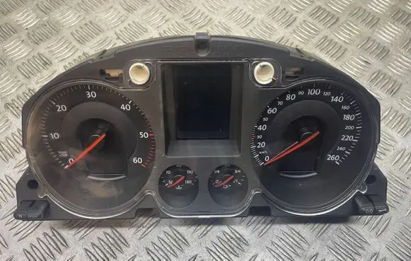 Volkswagen PASSAT B6 Speedometer (instrument cluster) A2C53106067