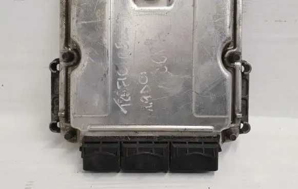 Renault Trafic II (X83) Engine control unit/module 0281010632 8200204836 8200051608
