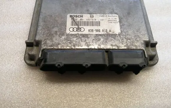Audi A3 S3 8L Engine control unit/module 038906018A 28SA2983 0281001409