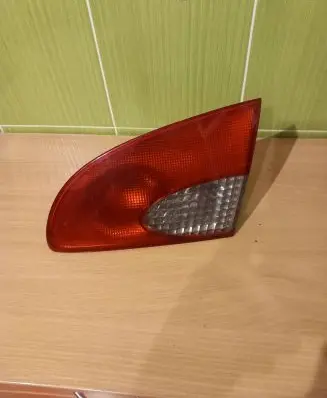 Toyota Avensis T220 Tailgate rear/tail lights 23300202