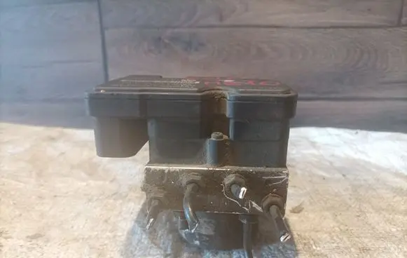 Volkswagen Golf V ABS Pump 1K0907379N JT7 00005793E6