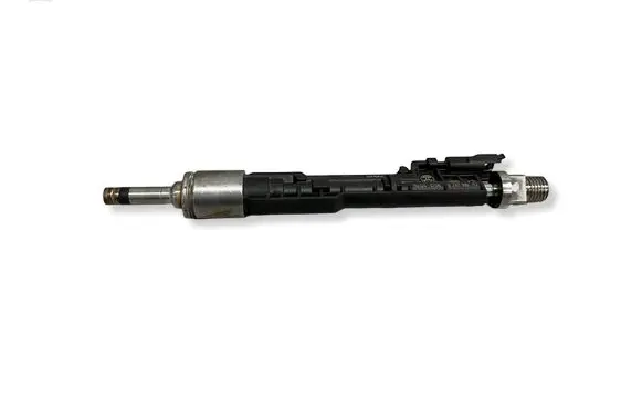 BMW 4 F36 Gran coupe Fuel injector 0261500172 7639994