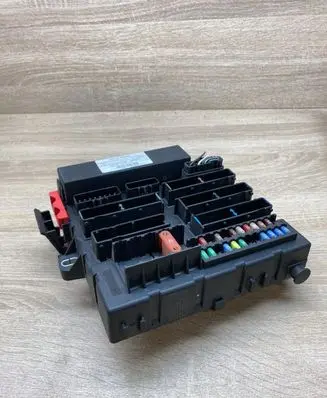Opel Vectra C Fuse module 09228740 13205777 532150018
