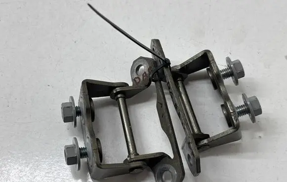 Subaru Forester SL Tailgate/trunk/boot hinge