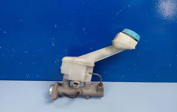 Master brake cylinder