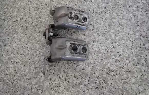 Nissan Pulsar Front door hinge set 
