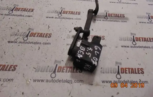 Mercedes-Benz GL X164 Headlight/headlamp level sensor A0105427717
