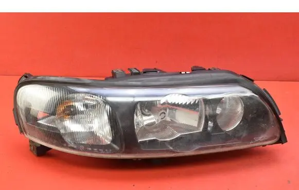 Volvo V70 Headlight/headlamp 8693657