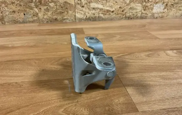 Opel Meriva B Rear door lower hinge 
